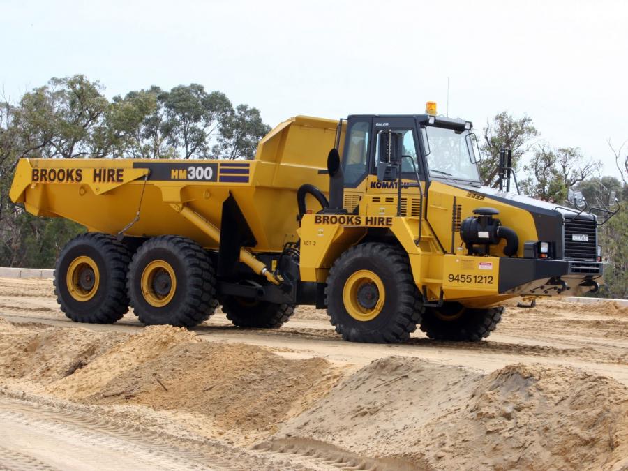  Komatsu HM300 2001 года  (фото 1 из 4)